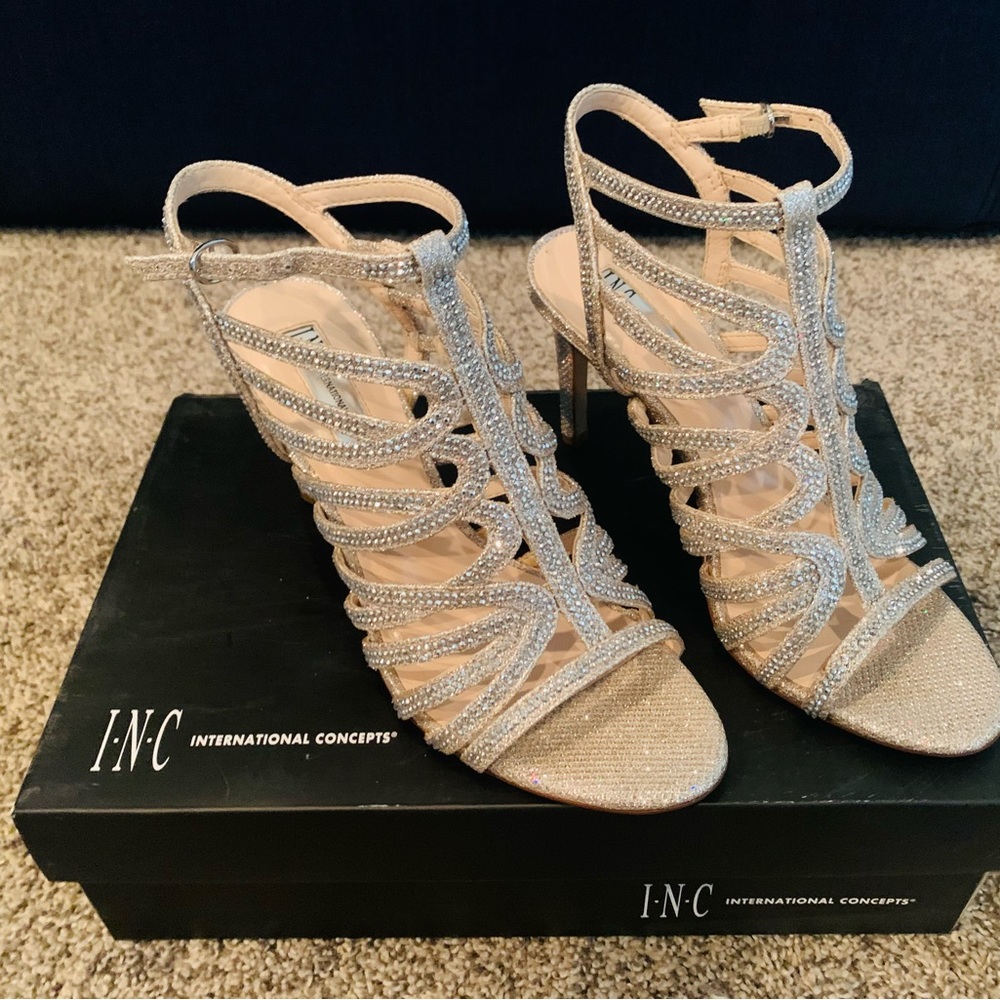 NWT- INC Gawdie caged champagne sz7